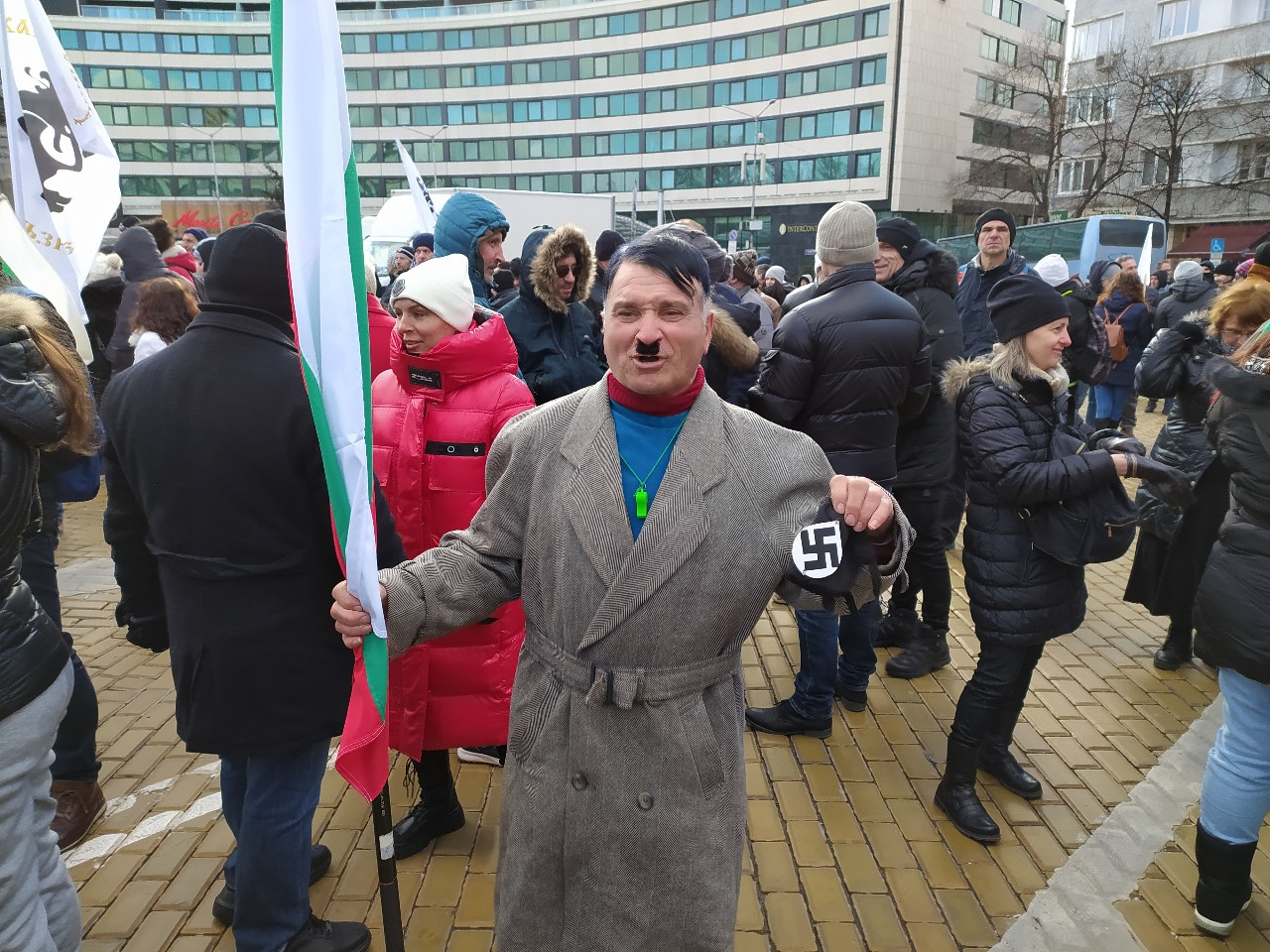 На COVID протеста става все по-напечено, а един участник смая всички! Култови СНИМКИ