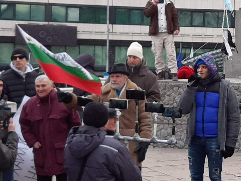 И Гандалф от Бургас протестира срещу ковид мерките СНИМКИ 