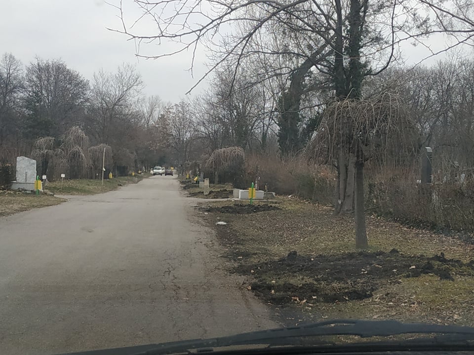  Ремонтни дейности в Централни гробища "стреснаха" покойниците СНИМКИ