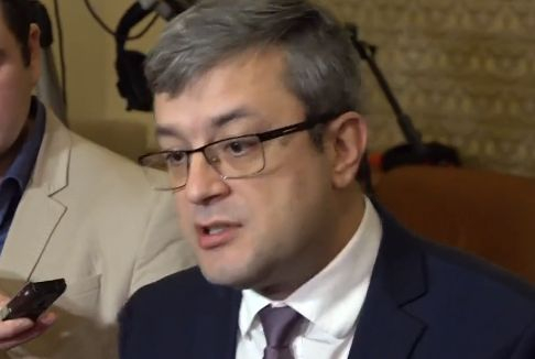 Тома Биков попари управляващите за декларацията им за оставката на Гешев ВИДЕО