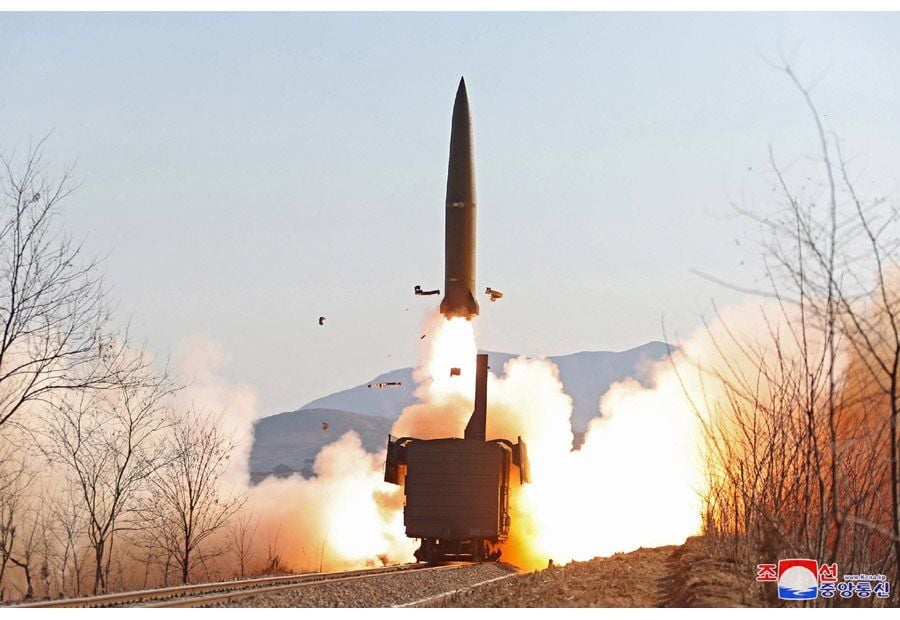 Ето как Северна Корея изстреля ракета от влакова платформа ВИДЕО