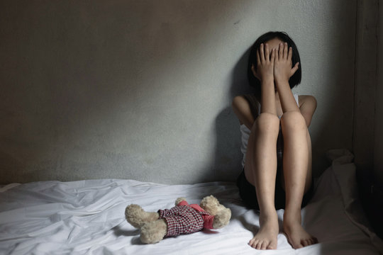 Гнусен педофил към 14-г. дете инвалид в Плевенско: Обичаш ли да си възбудена?