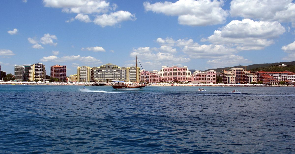 Безизходица: Продават семейни хотели по морето по-евтино от апартамент 