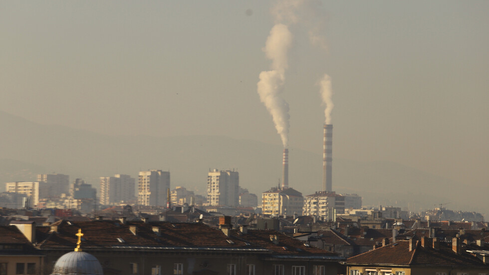 Обявиха колко българи умират годишно заради мръсния въздух, ЕС може да ни глоби с 20 млн. лв