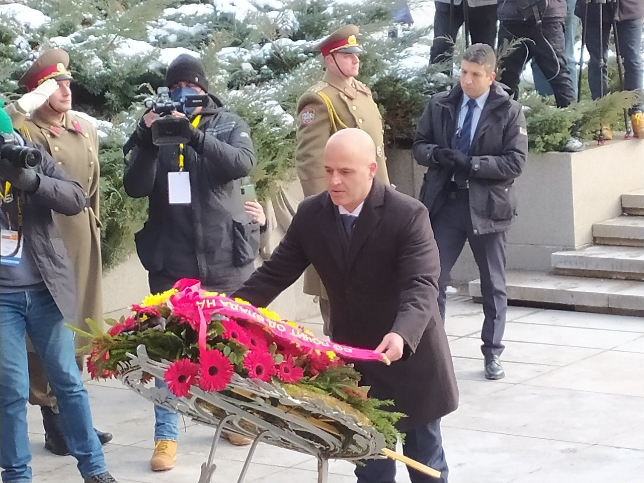 Фоторепортаж в БЛИЦ: Петков посрещна северномакедонския си колега в София