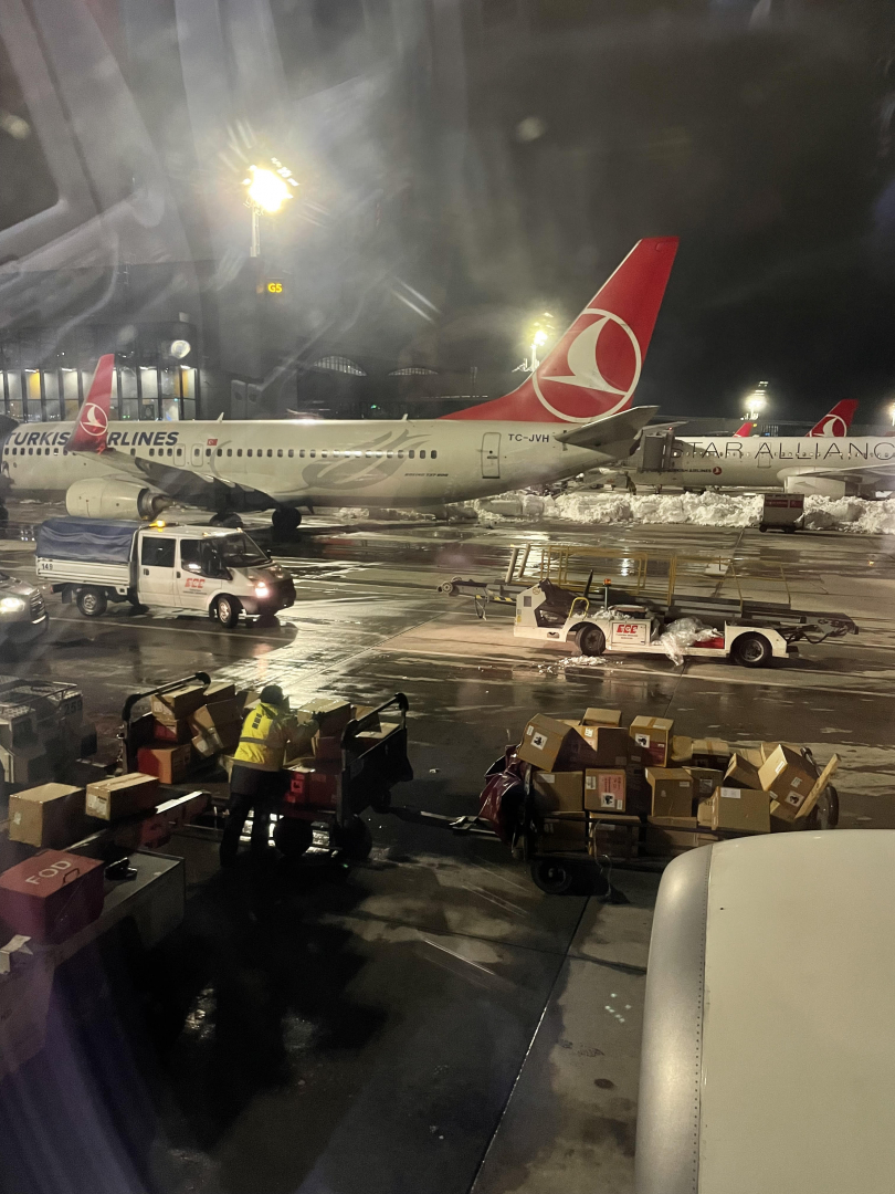 Потресаваща драма на летището в Истанбул с Николета Лозанова и стотици българи! СНИМКИ