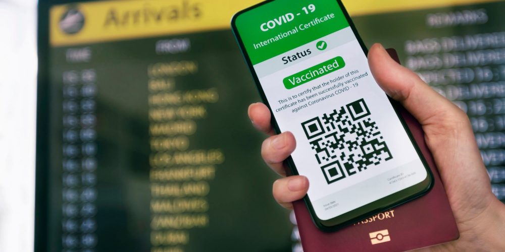 Разбиха мрежа за фалшифициране на COVID сертификати във Франция