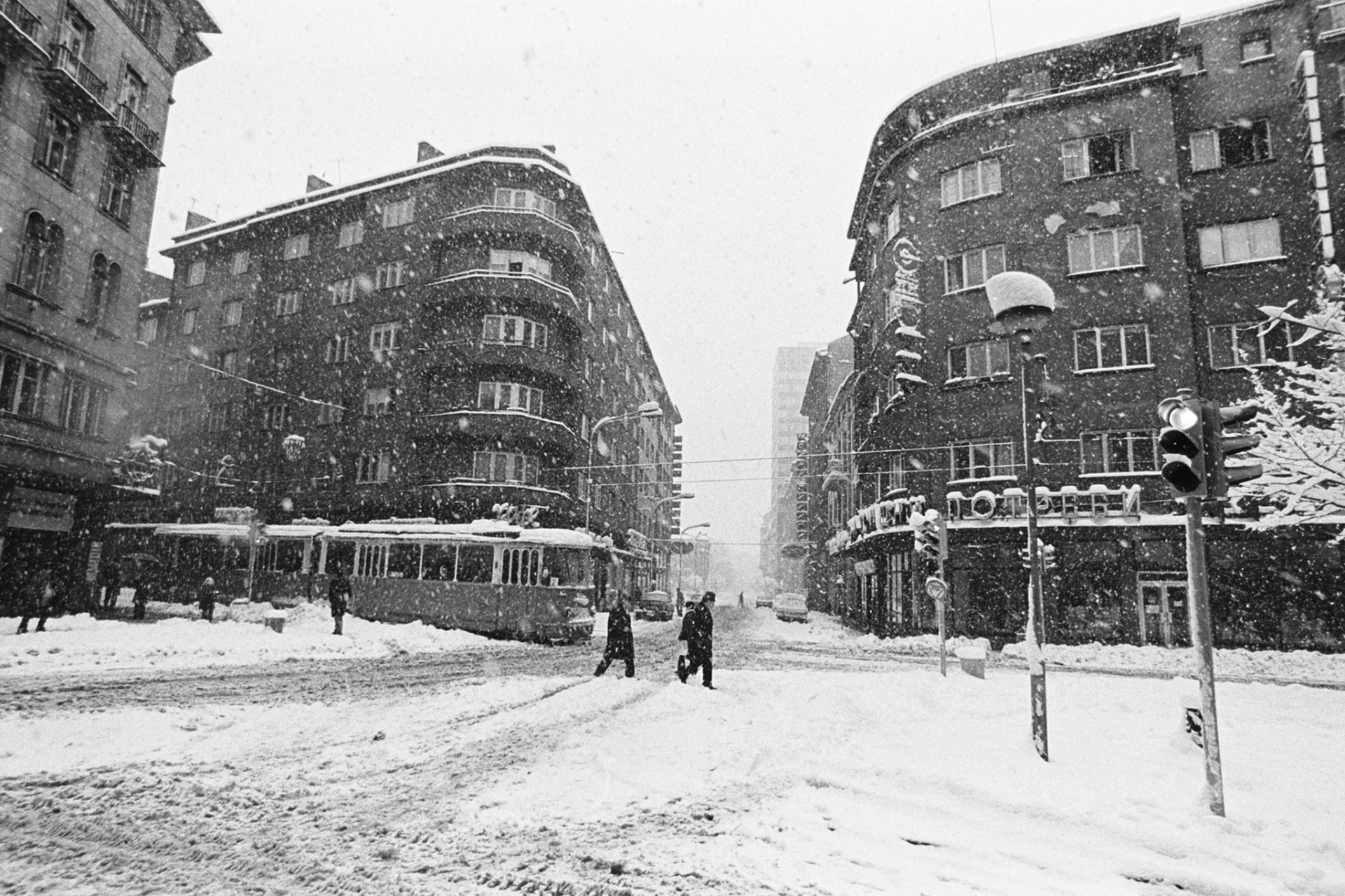 Спомени от соца: Уникални СНИМКИ на снежна София от 1974 г. подпалиха мрежата