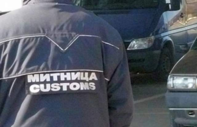 Митничари на "Калотина" провериха сръбски "Фиат" и се хванаха за главите ВИДЕО 