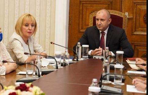 Вигенин сложи край на спекулациите за новата партия на Радев и посече Манолова