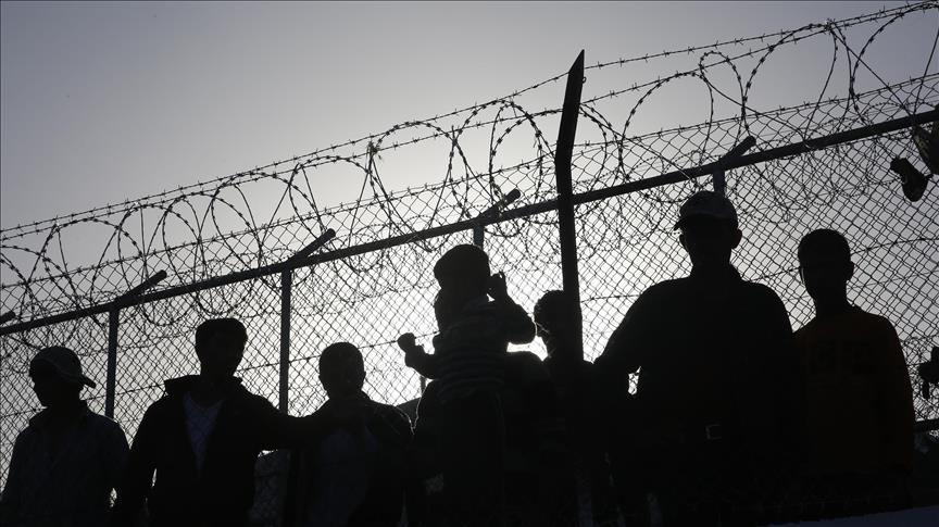 Ето с какви стълби бежанците прескачат оградата на границата ни под носа на охраняващите 