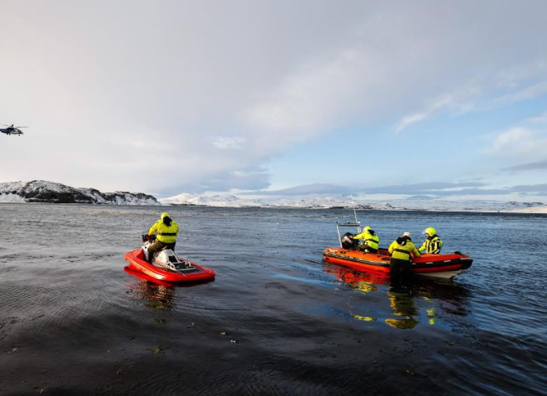 Откриха изчезнал туристически самолет на дъното на езеро в Исландия СНИМКИ