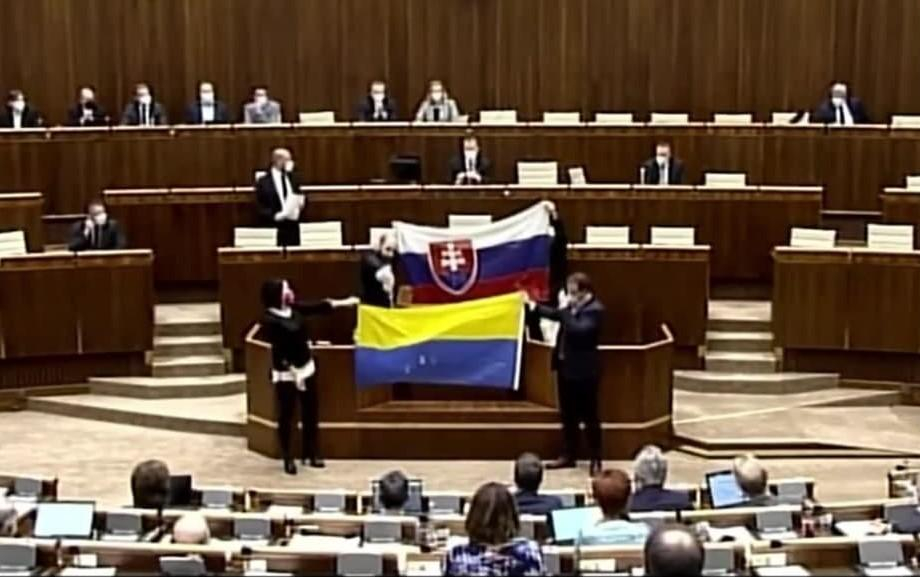 Свирепа схватка в парламента на Словакия заради НАТО, Русия и Украйна ВИДЕО