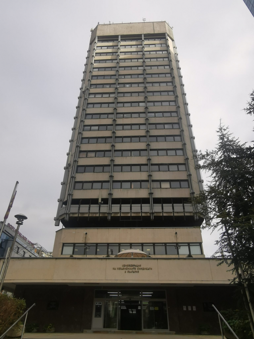 Спомени от соца: Първият небостъргач в София, покрай който днес архитектът му не иска да минава СНИМКИ