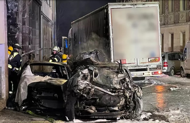 Погром: Тираджия унищожи 33 автомобила и жилищна сграда ВИДЕО