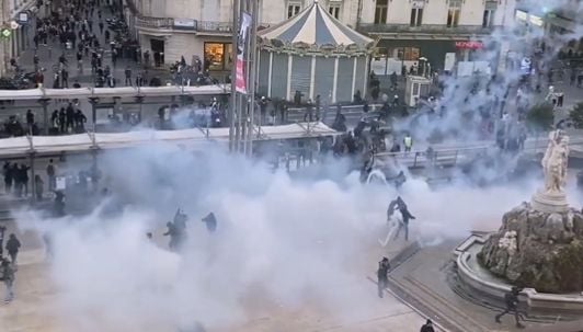 Във Франция е страшно! "Конвой на свободата" тръгна и по улиците на Париж и Цюрих ВИДЕО