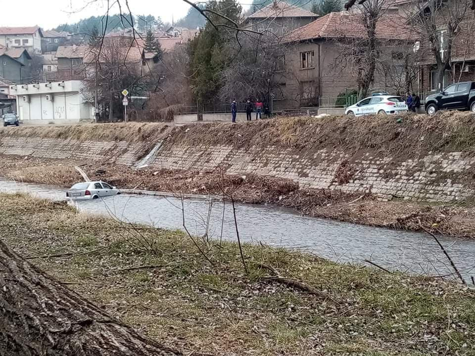 Първи СНИМКИ от трагедията в река Струма