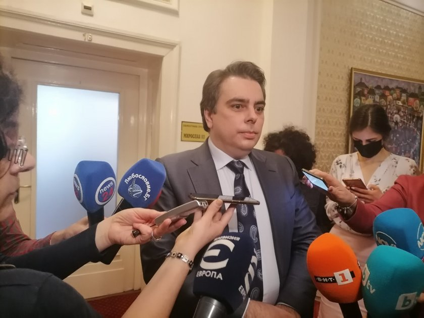 Асен Василев отговори на критиките на Радев за бездействието на правителството 