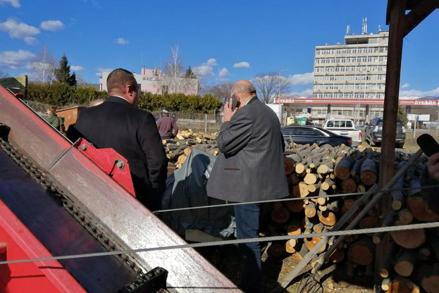 Министър Иван Иванов: Складовете за директна продажба на дърва за огрев гарантират своевременна доставка за населението