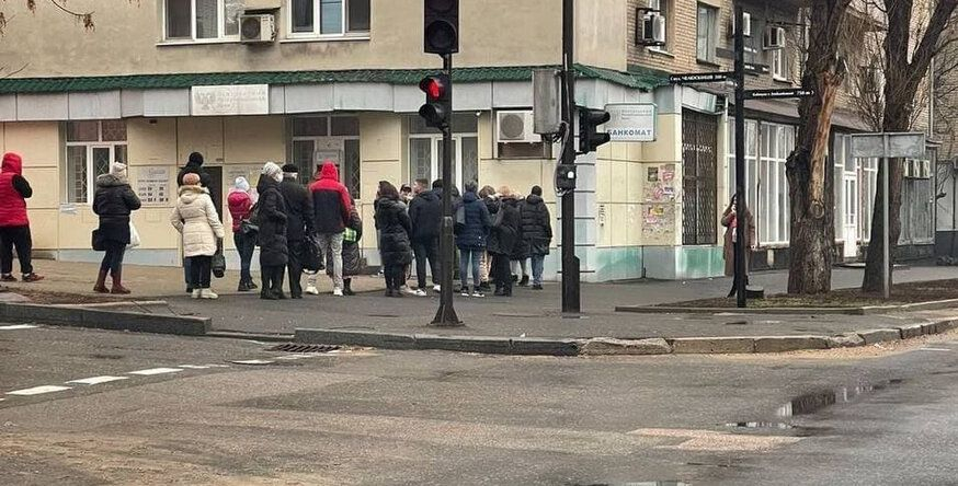 Вой на сирени и тътен от мощна експлозия смразиха Донецк, първите автобуси с евакуирани потеглиха към Русия ВИДЕО 