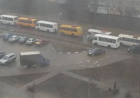 Вой на сирени и тътен от мощна експлозия смразиха Донецк, първите автобуси с евакуирани потеглиха към Русия ВИДЕО 