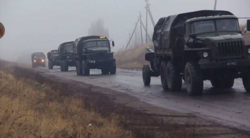 Сателитни СНИМКИ разкриха: Огромни руски военни колони напредват към Харков и Донбас ВИДЕО