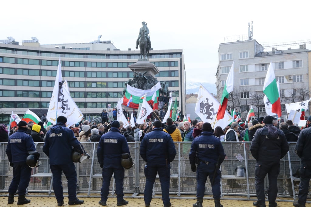 Ето какво се случи с протеста на "Възраждане", след като освиркаха Петков СНИМКИ