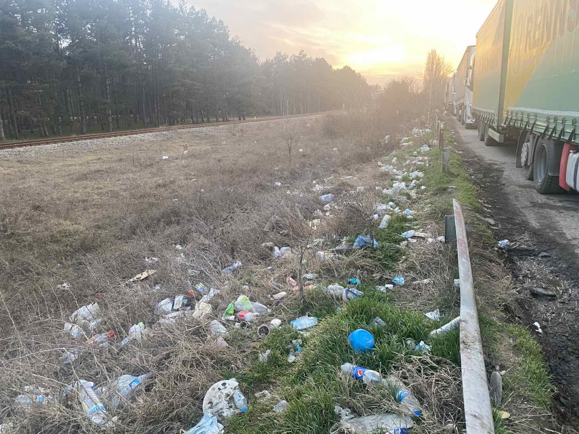 Срамота! Ето какво виждат хилядите туристи от Румъния, когато влязат у нас ВИДЕО 