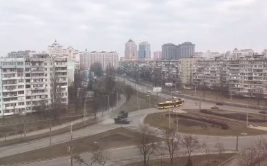 Руската армия навлезе в Киев, водят се боеве, властите зоват хората да се отбраняват с коктейли Молотов ВИДЕО