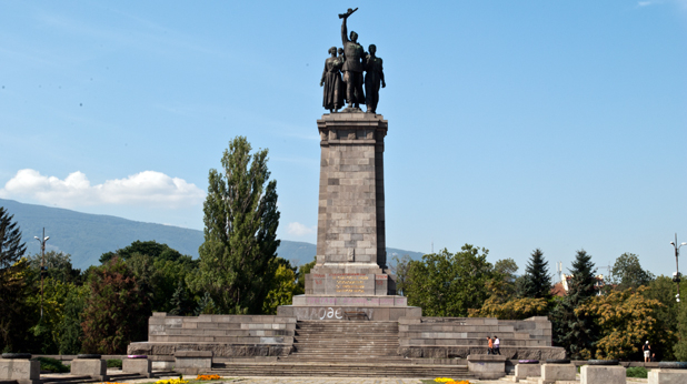Махат паметника на Съветската армия в София