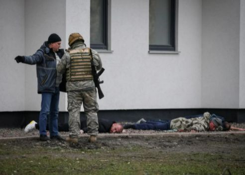 НА ЖИВО от Киев! Ето как украински военни бранят столицата СНИМКИ