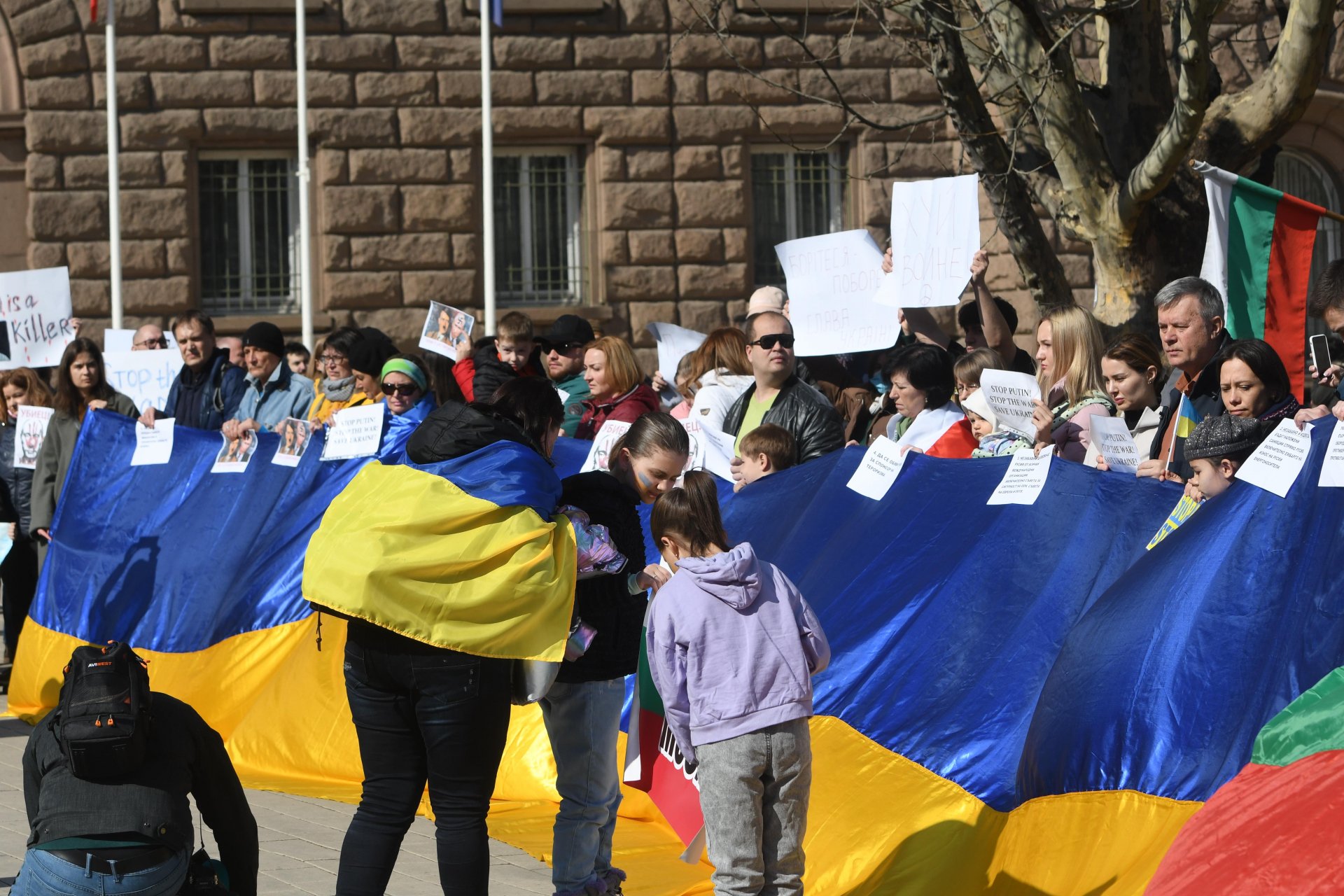 Расате спретна див екшън на протеста срещу войната в Украйна, намеси се полиция ВИДЕО 