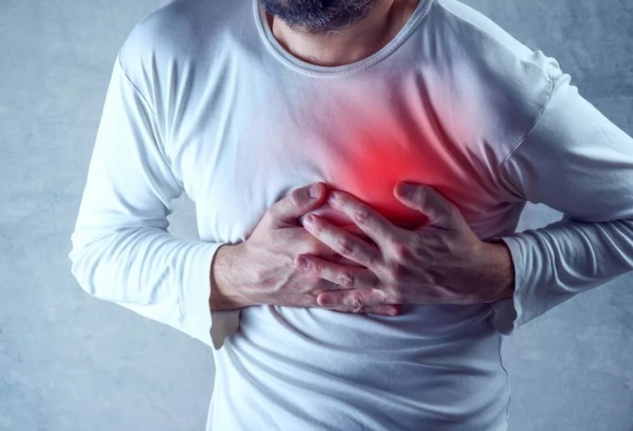 Гастроентеролог обясни какво предизвиква пронизваща болка в областта на сърцето