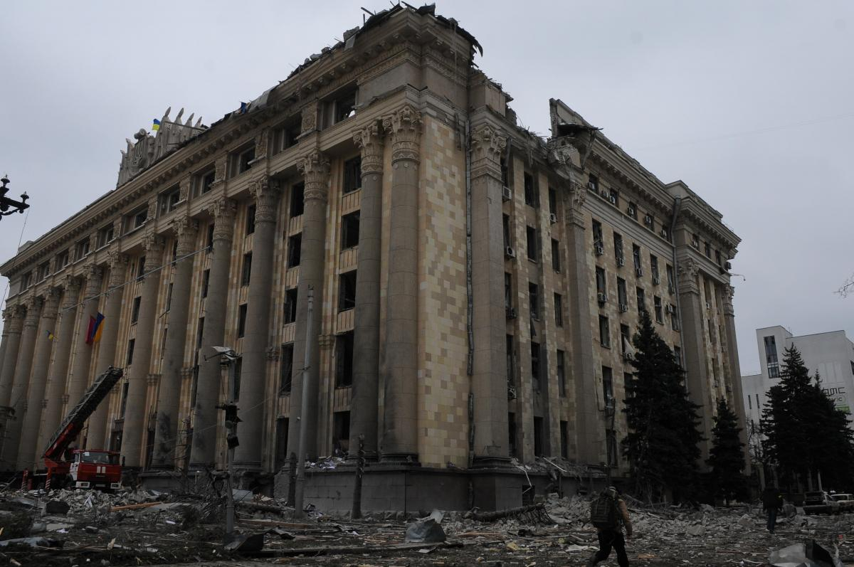 Сутрешна сводка: Руски десант води бой в Харков, Херсон падна ВИДЕО