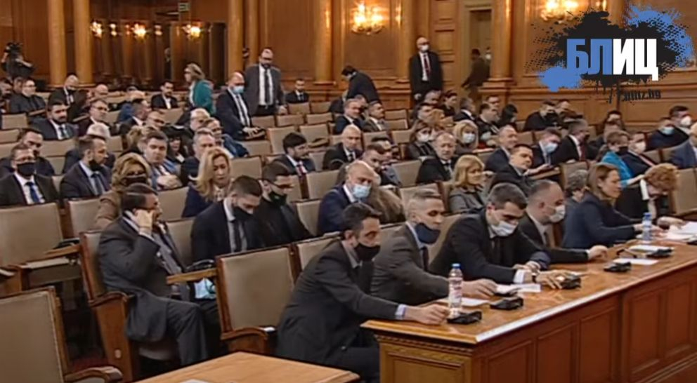 С изтъркан трик депутатите от мнозинството скриха Бойко Рашков от парламентарен контрол БЛИЦ ТV