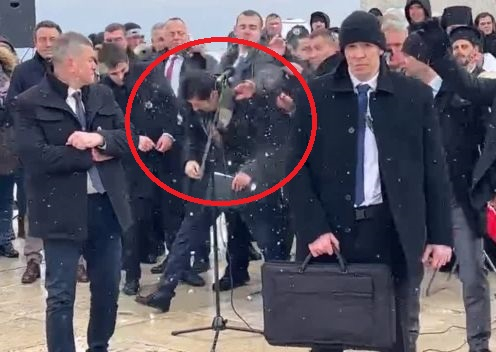 Лорер смело защити във ФБ началника си Петков от атаките със снежни топки на Шипка ВИДЕО