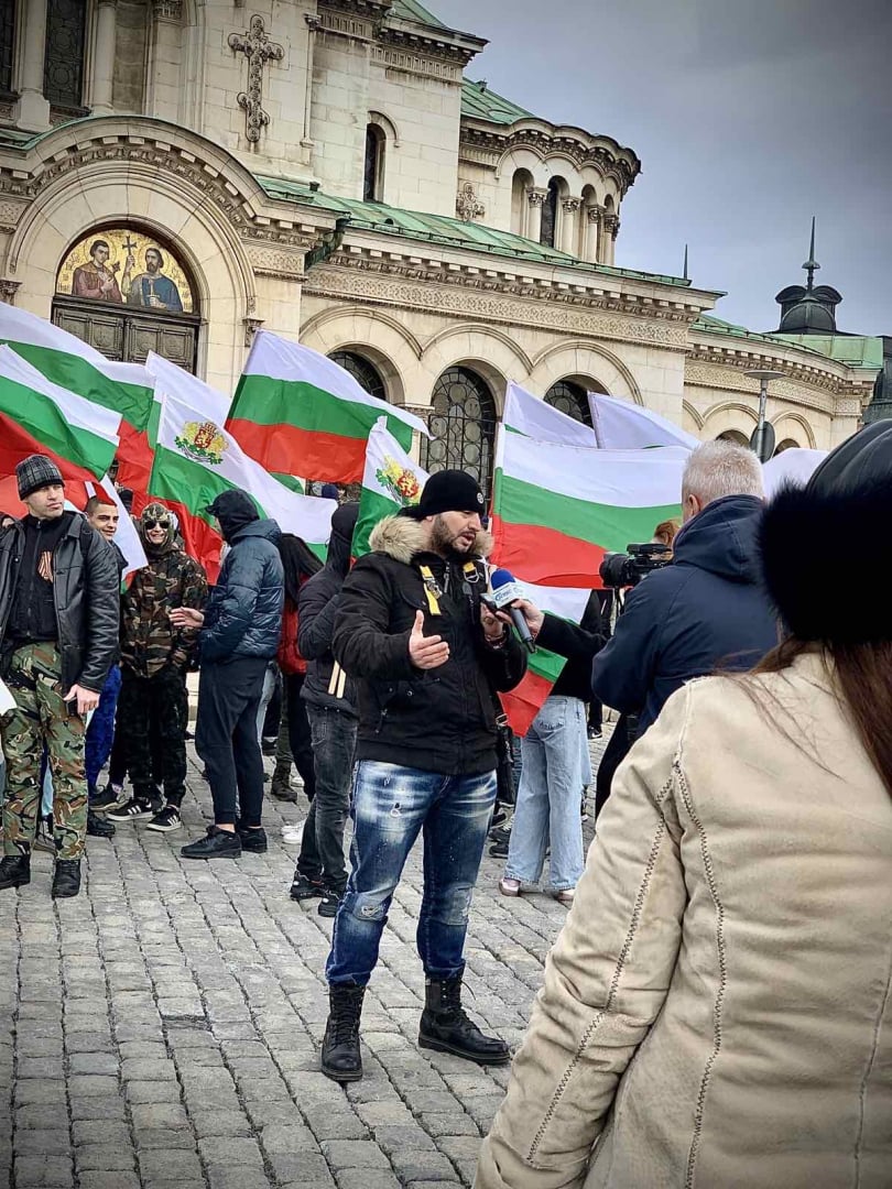 Веселин Костов, лидер на национално движение "Хан Кубрат", поведе родолюбците, поднасяйки почитта на 3 март