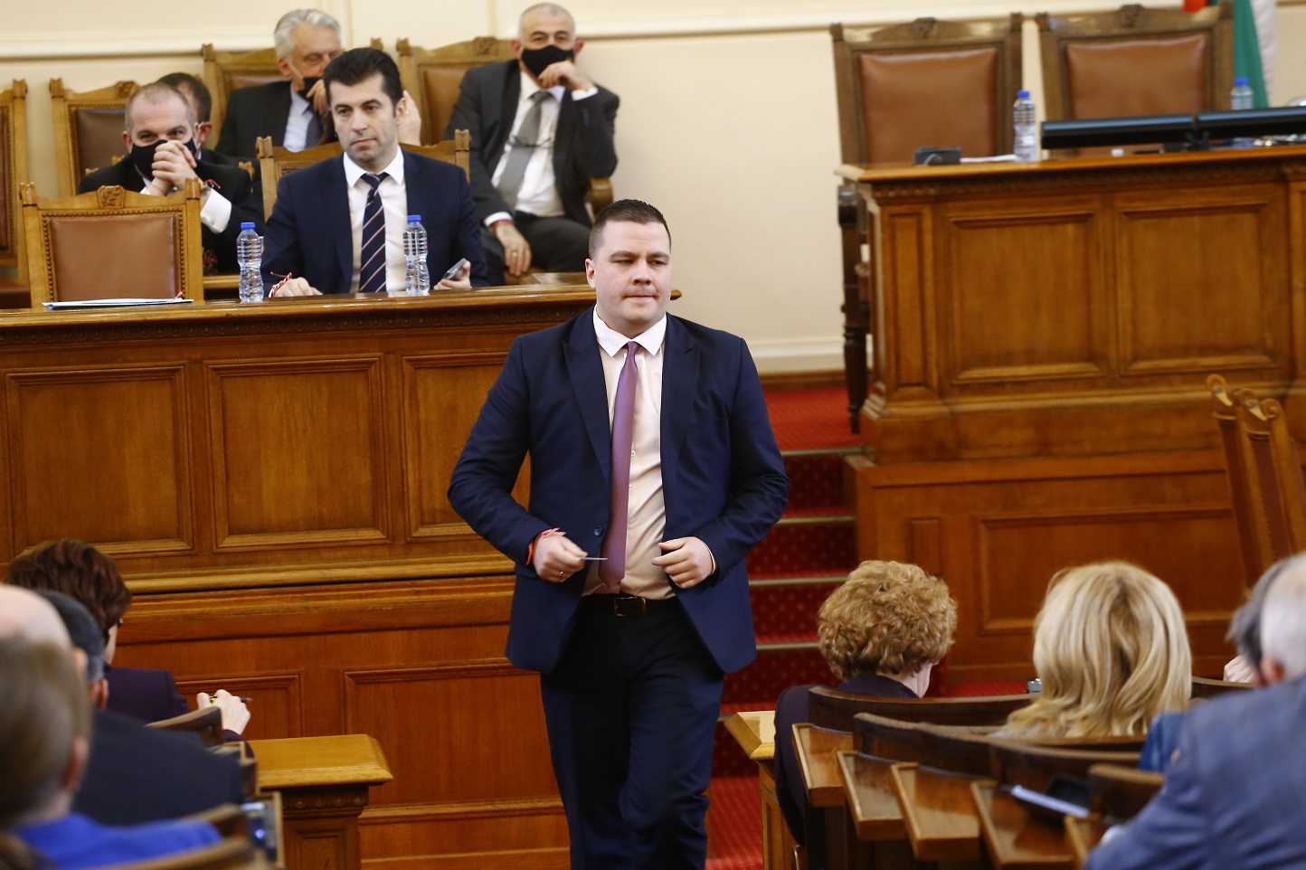 Странни неща се случват в парламента! Депутат от ИТН с нов залп срещу кабинета "Петков"