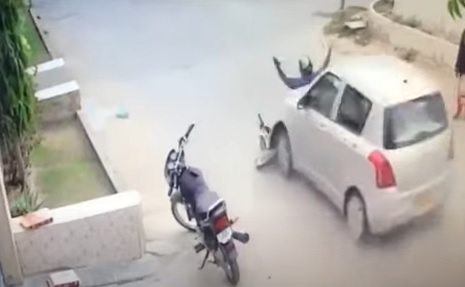 Зрелищни ВИДЕА: Бандити нападнаха шофьорка на пътя, но си изпатиха