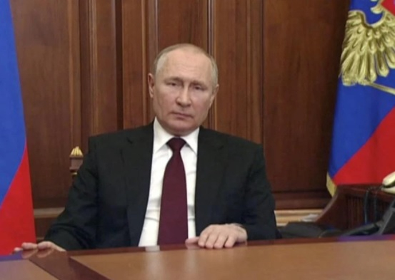 Това ВИДЕО с Путин подпали мрежата: В бункер ли се крие?