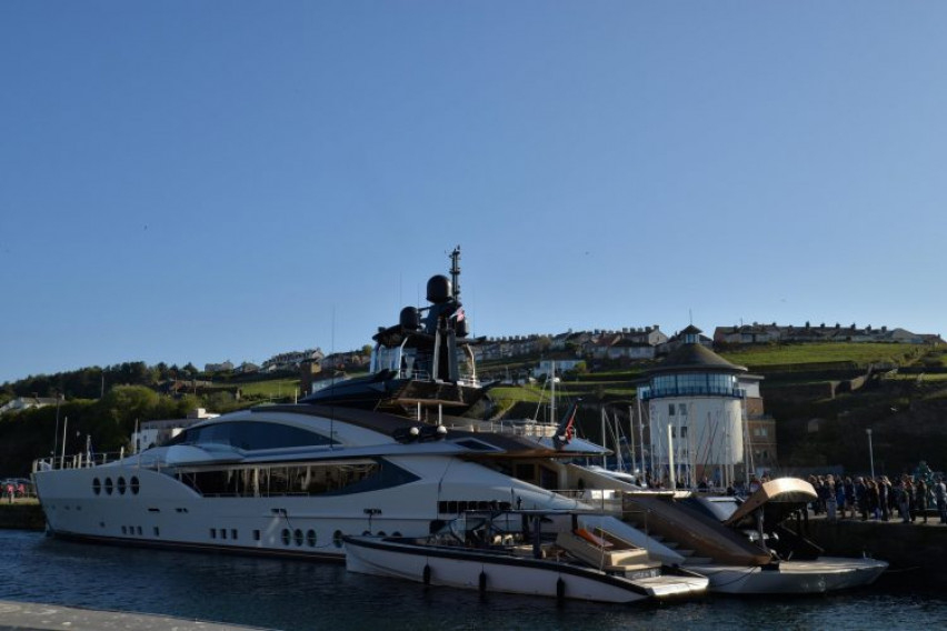 Конфискуваната яхта в Италия на руски олигарх крие невъобразим лукс ВИДЕО