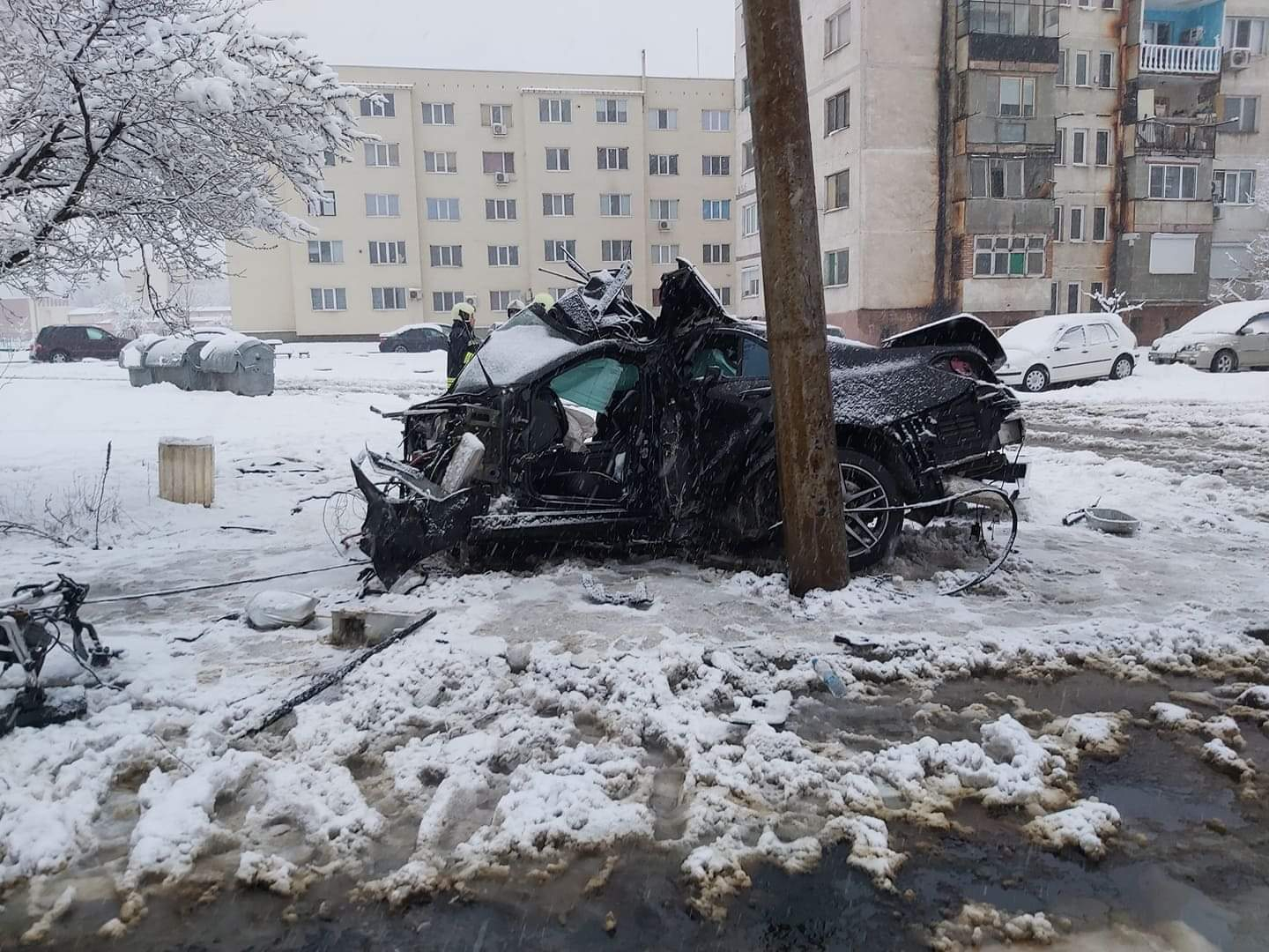 Кръв на пътя: Водач на S класа загина при зрелищно меле във Враца СНИМКИ