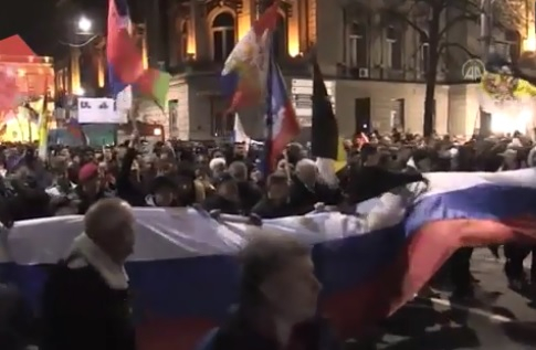 Сърбите излязоха на масов митинг в подкрепа на Русия ВИДЕО