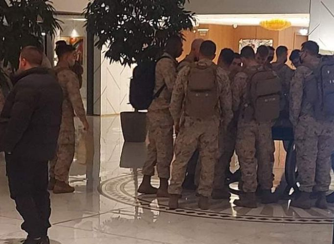 Паника заради СНИМКИ на натовски войници в един от най-скъпите хотели в София, какво се случва?!