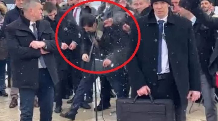 Министър Събев пак жегна Радев заради снега и НСО