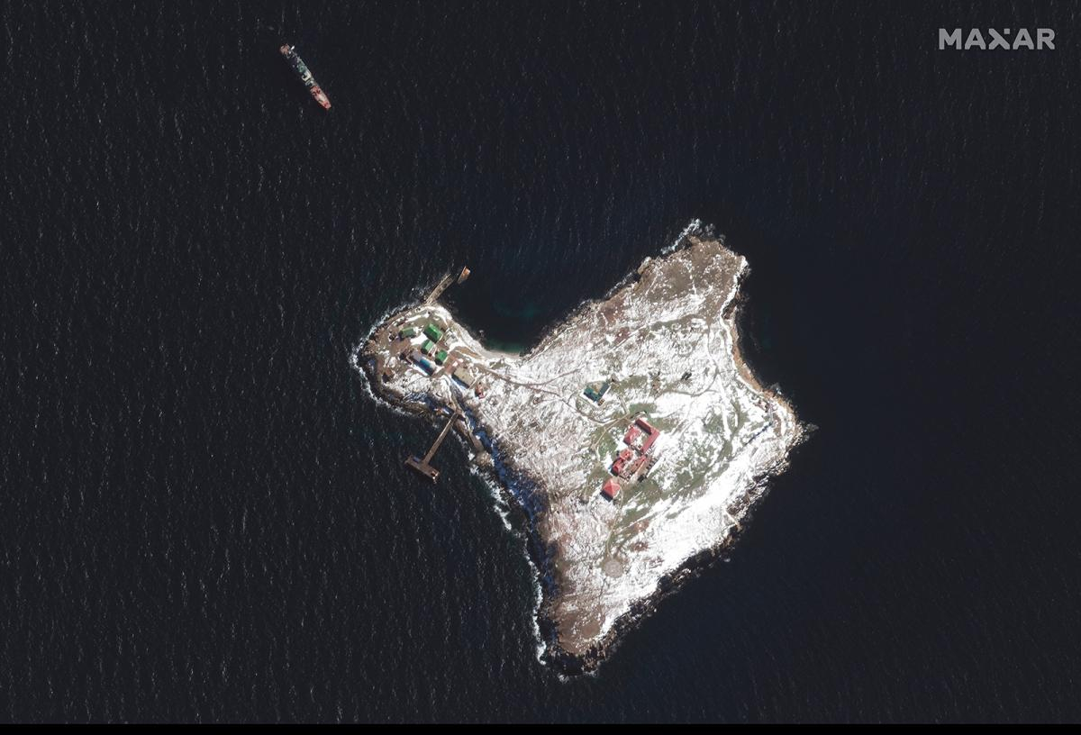 Първа сателитна СНИМКА на Змийския остров след битката, ето какво чудо се показа