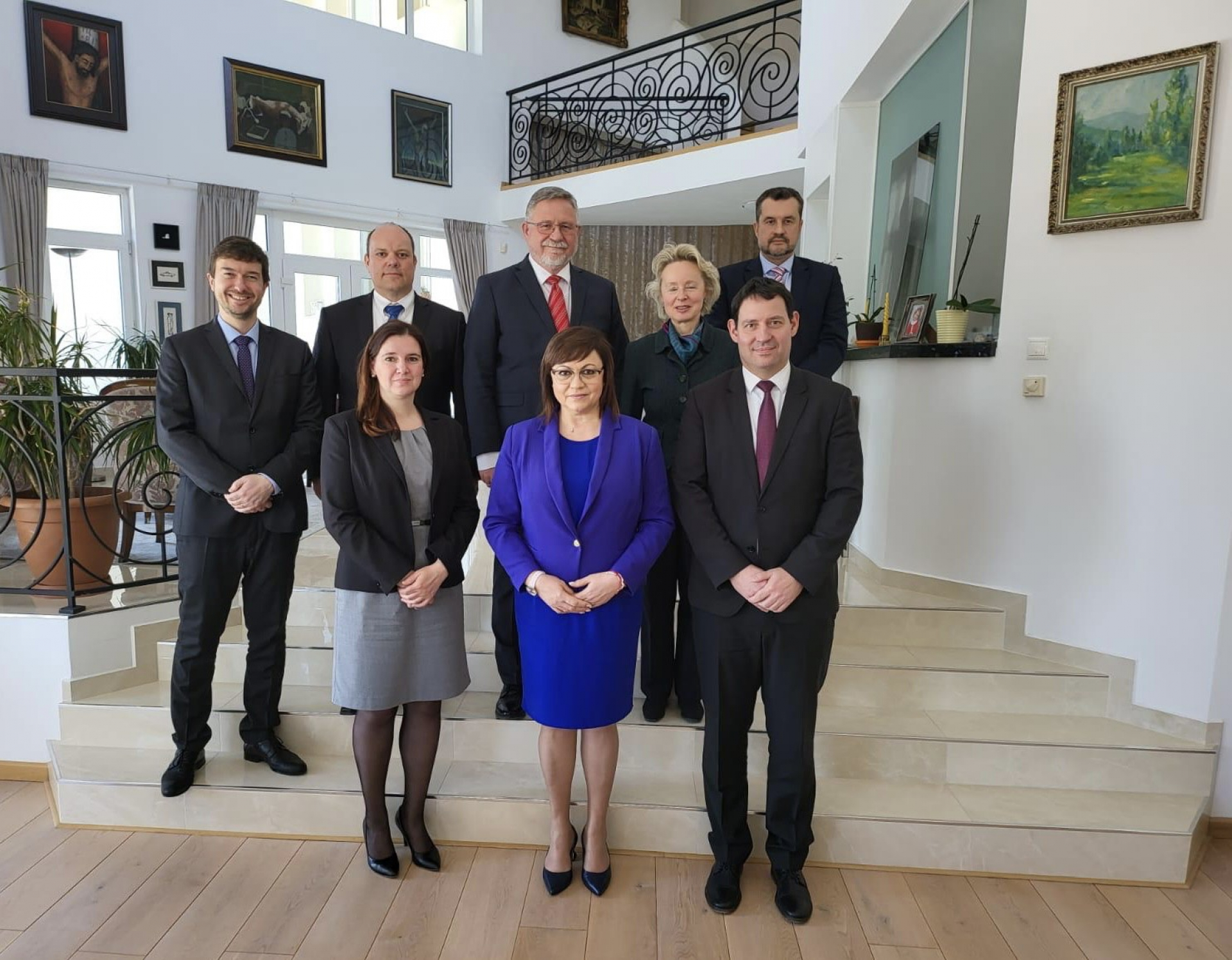 Вицепремиерът Нинова проведе работна среща с посланиците на централноевропейските страни