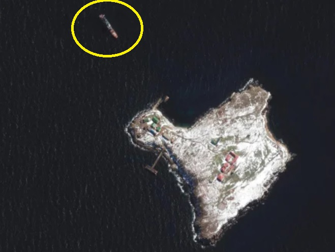 Първа сателитна СНИМКА на Змийския остров след битката, ето какво чудо се показа