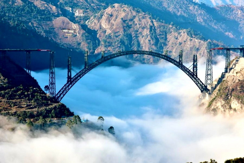 Поглед над облаците: Мост в Индия, който може да издържи на терористична атака