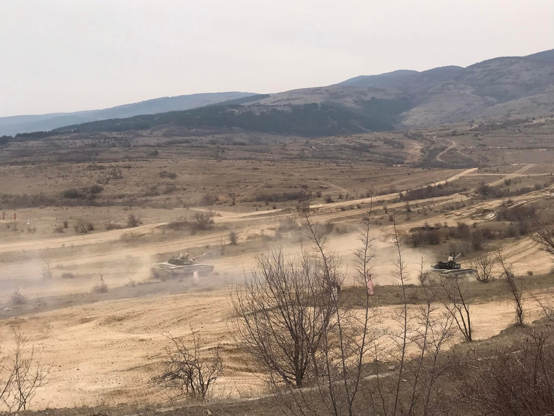 Какво се случва? Българската армия извади танковете СНИМКИ
